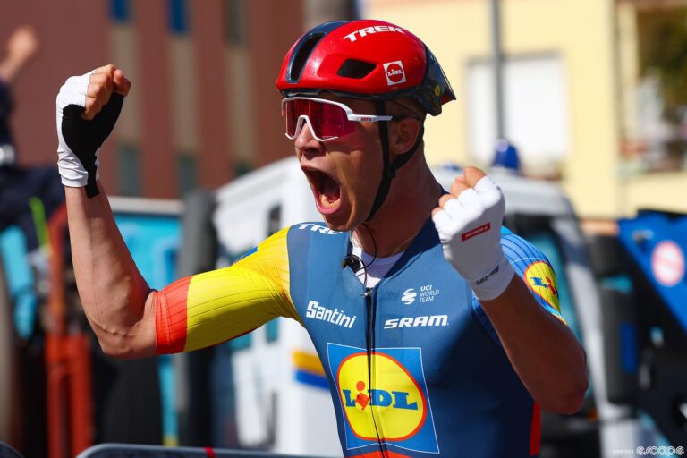 Jonathan Milan wins stage 4 of the Giro d'Italia.