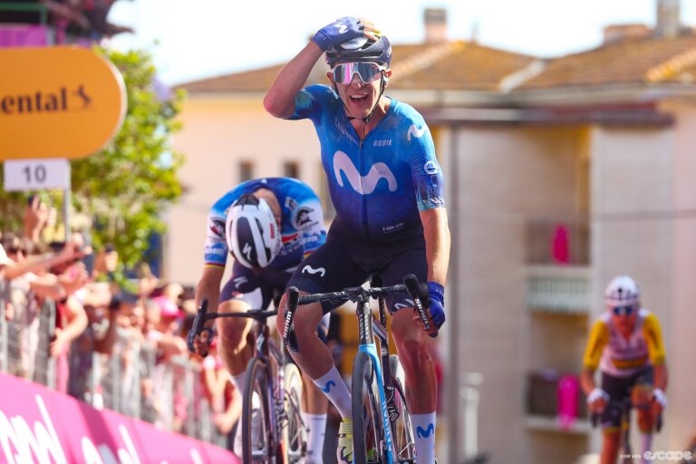 Pelayo Sánchez wins stage 6 of the Giro d'Italia.