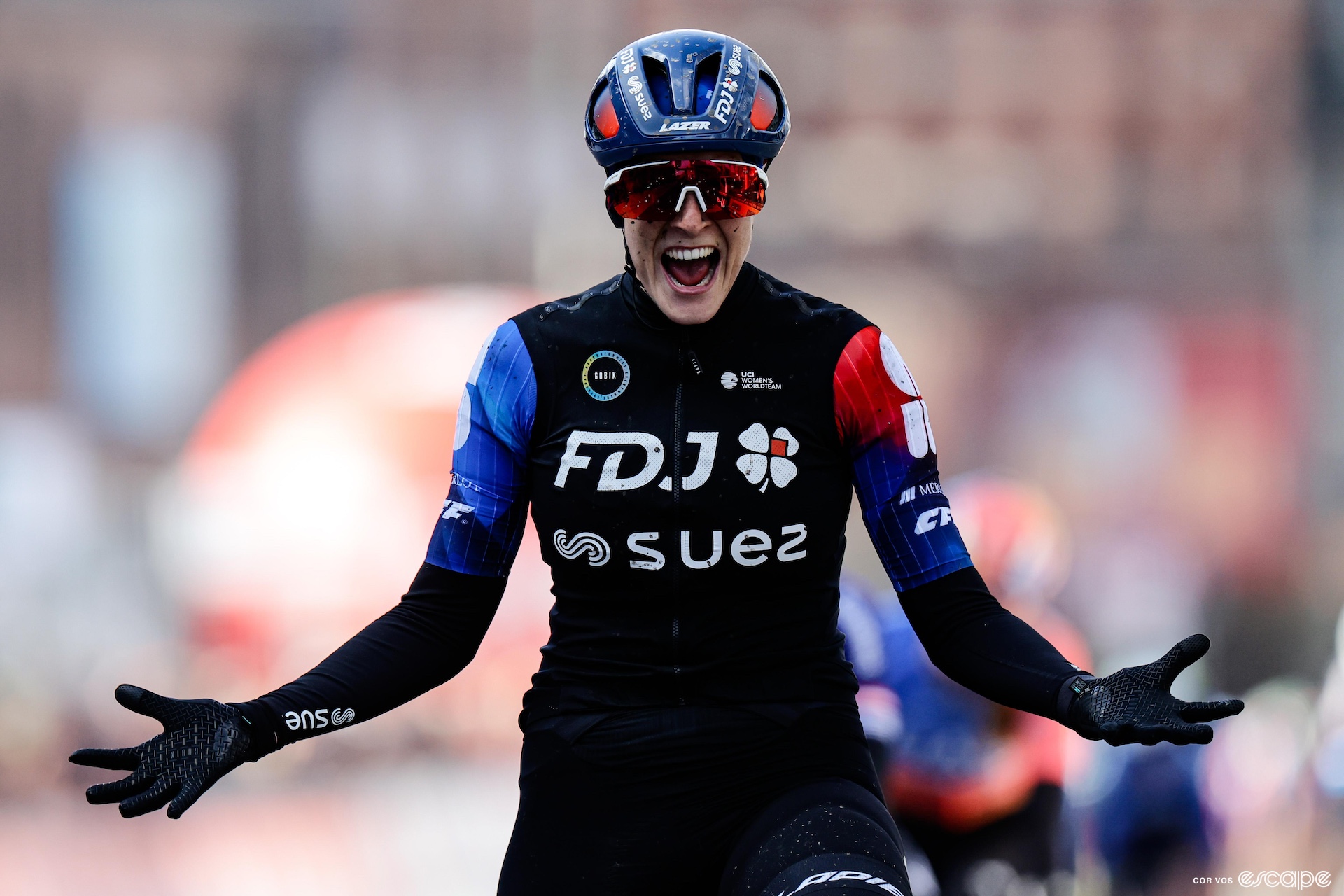 Guazzini spreads her arms in disbelief after winning GP Samyn 