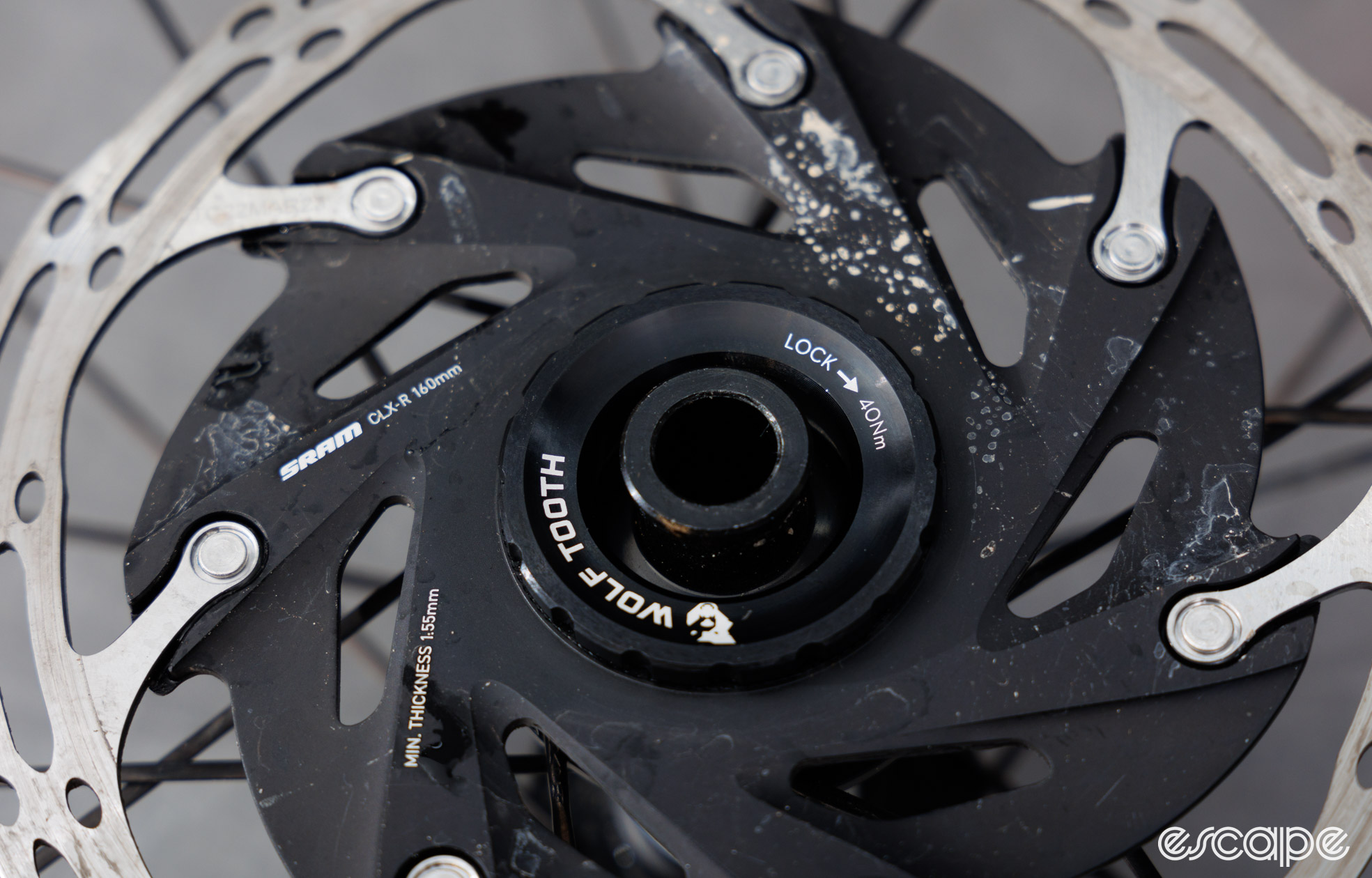 A Wolf Tooth lockring with a clear 40 Nm torque request. 