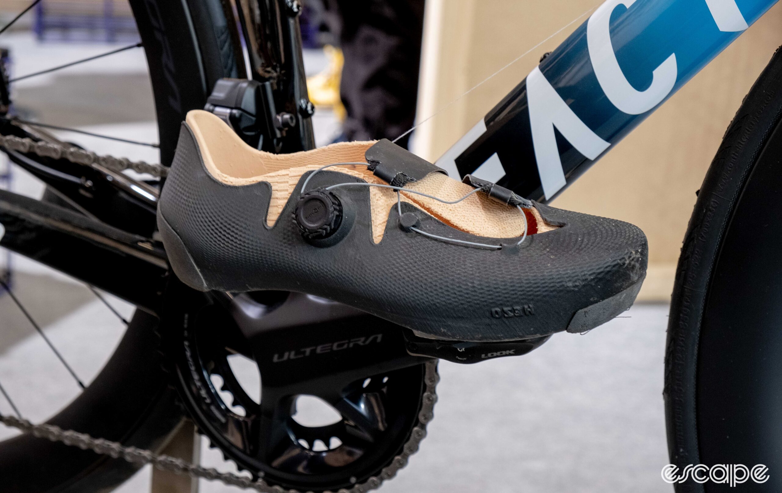 The photo shows the Hezo Helu One² 3d printed cycling shoes with a 3d printed liner