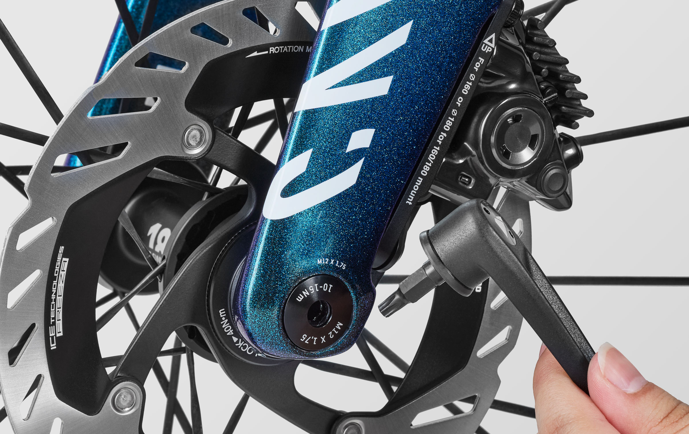 The photo shows thru axle tool on Canyon's new Aeroad CFR