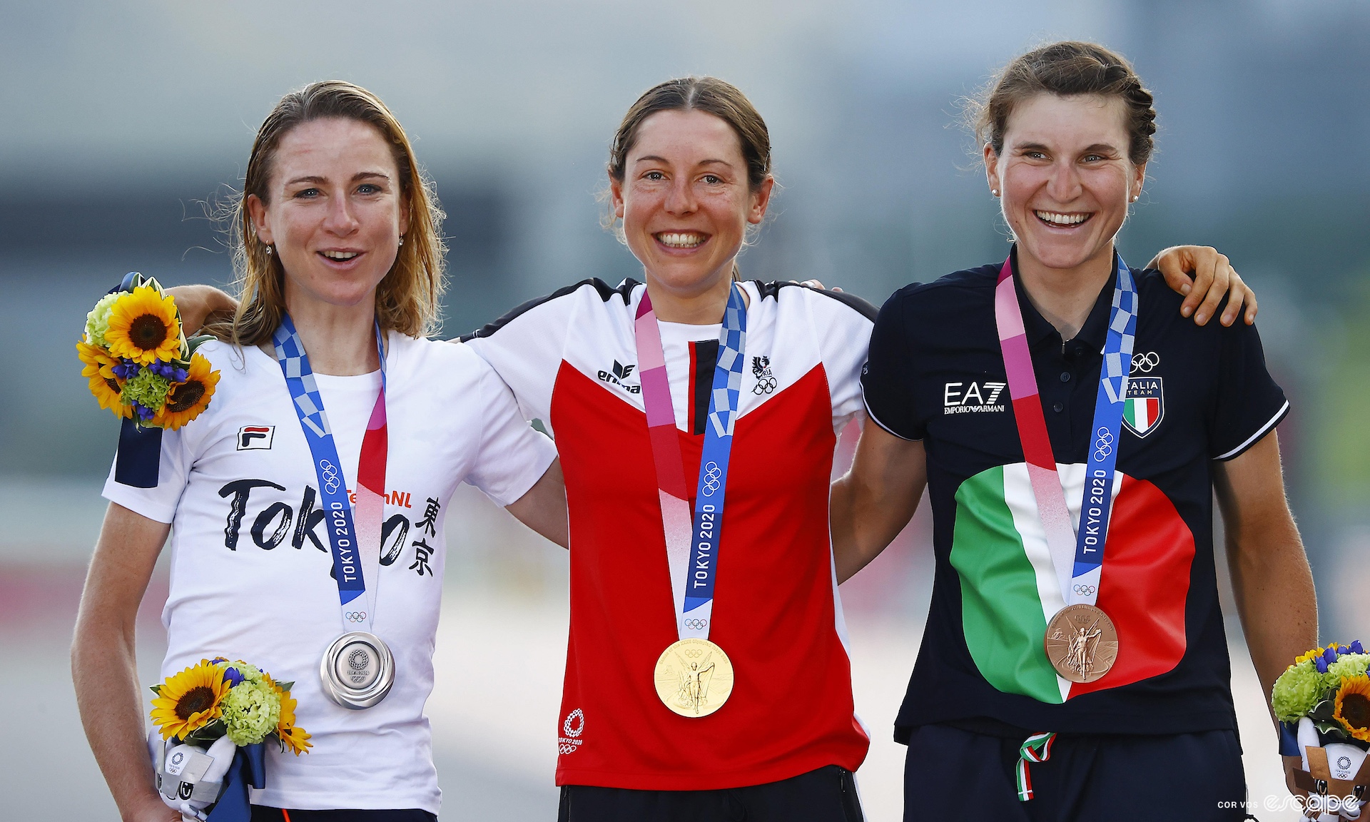 Annemiek Van Vleuten, Anna Kiesenhofer and Elisa Longo Borghini on the Olympic road race podium in Tokyo. 