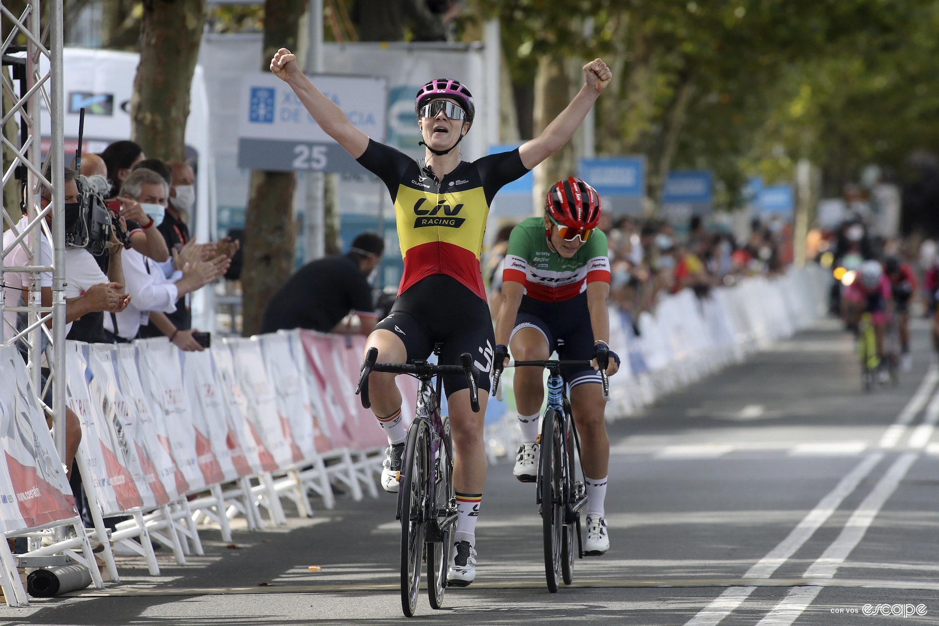 Kopecky raises her arms ahead of Longo Borghini 