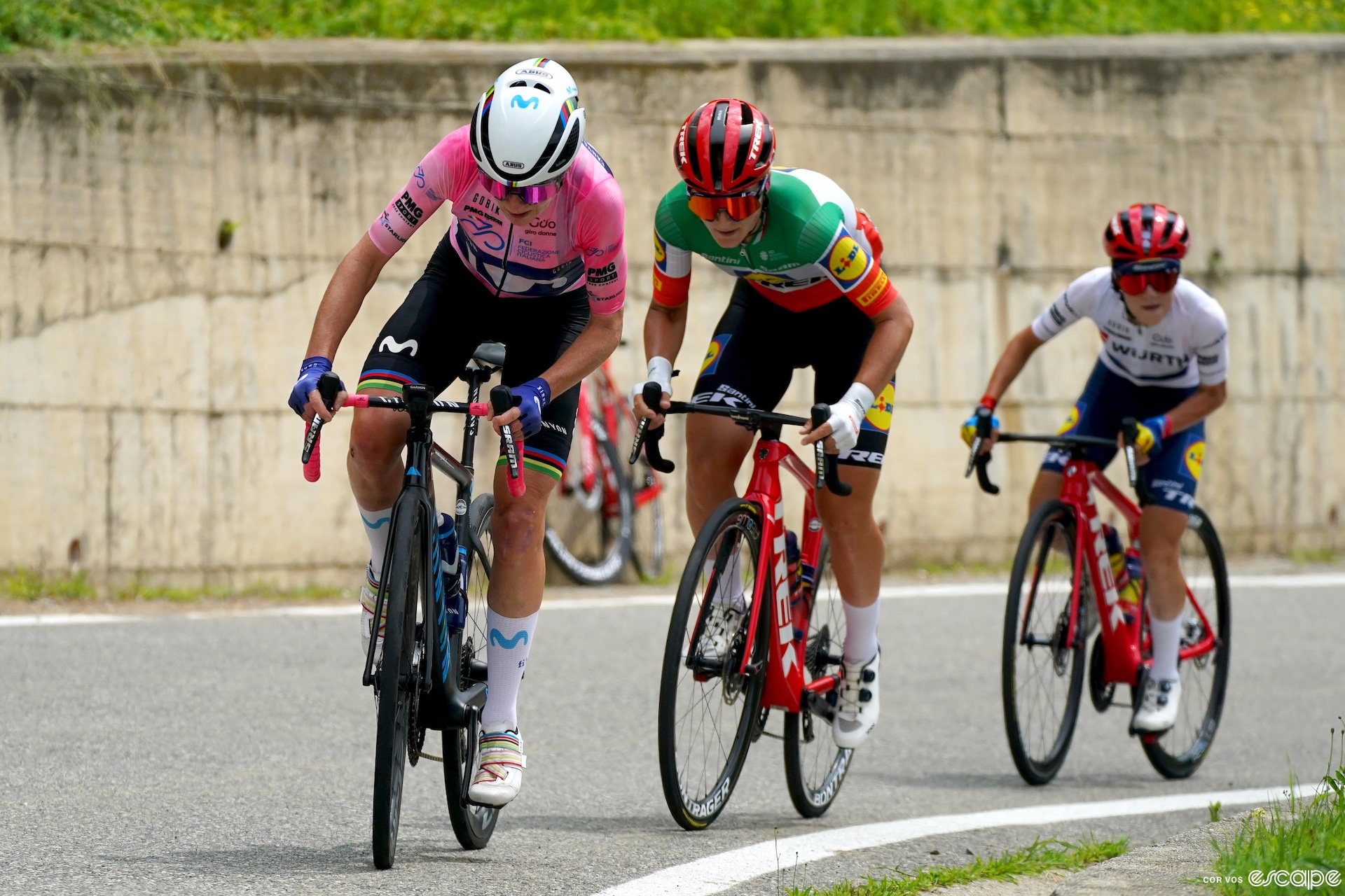 Elisa follows Annemiek van Vleuten up a climb