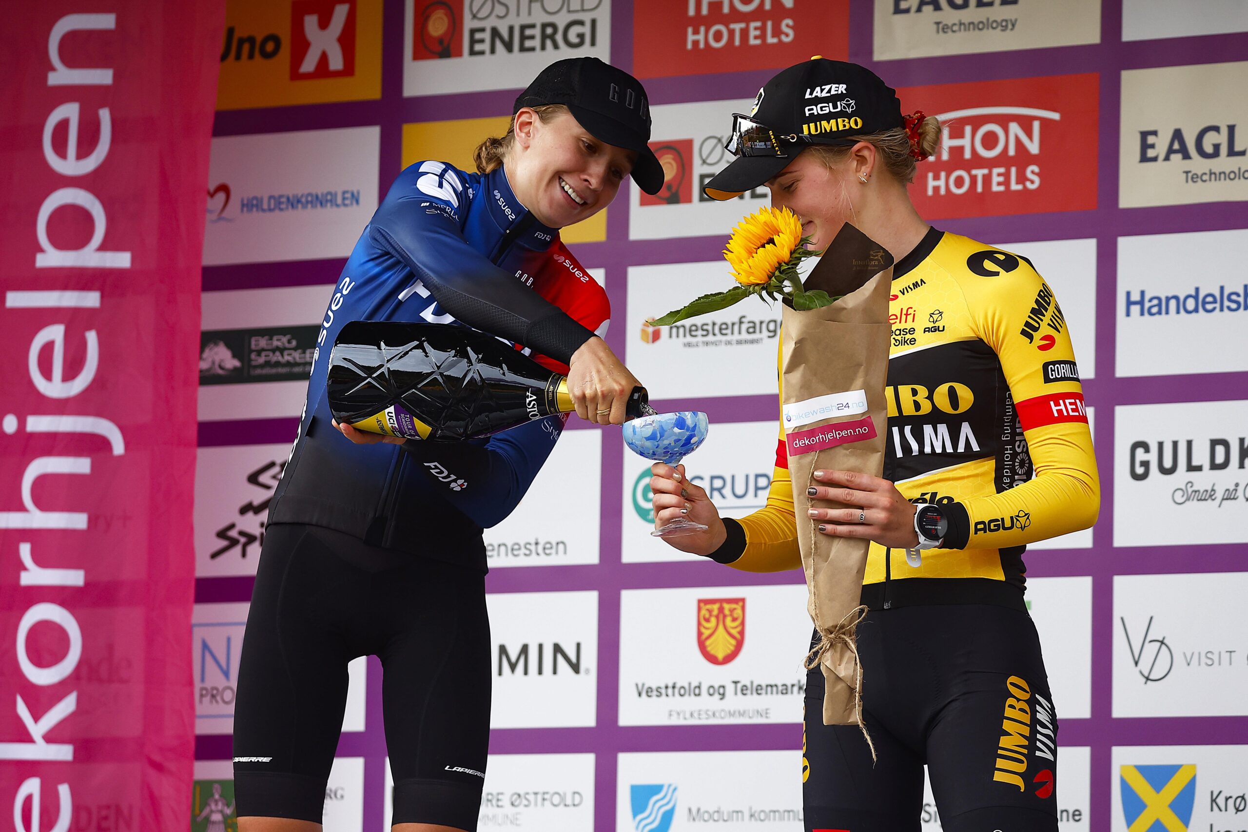 Cecilie Uttrup Ludwig pours Cadzow some champagne on the podium 