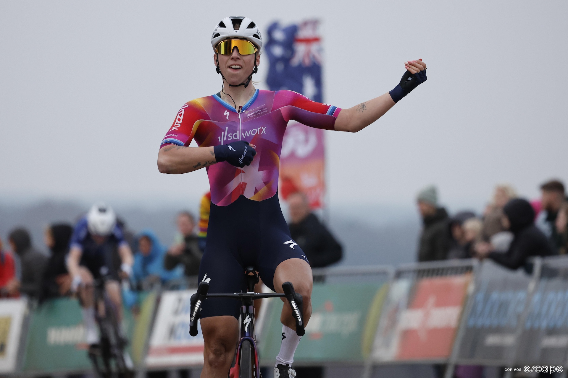 Lorena Wiebes pretends to play a guitar as she crosses the finish line, because she's a rockstar