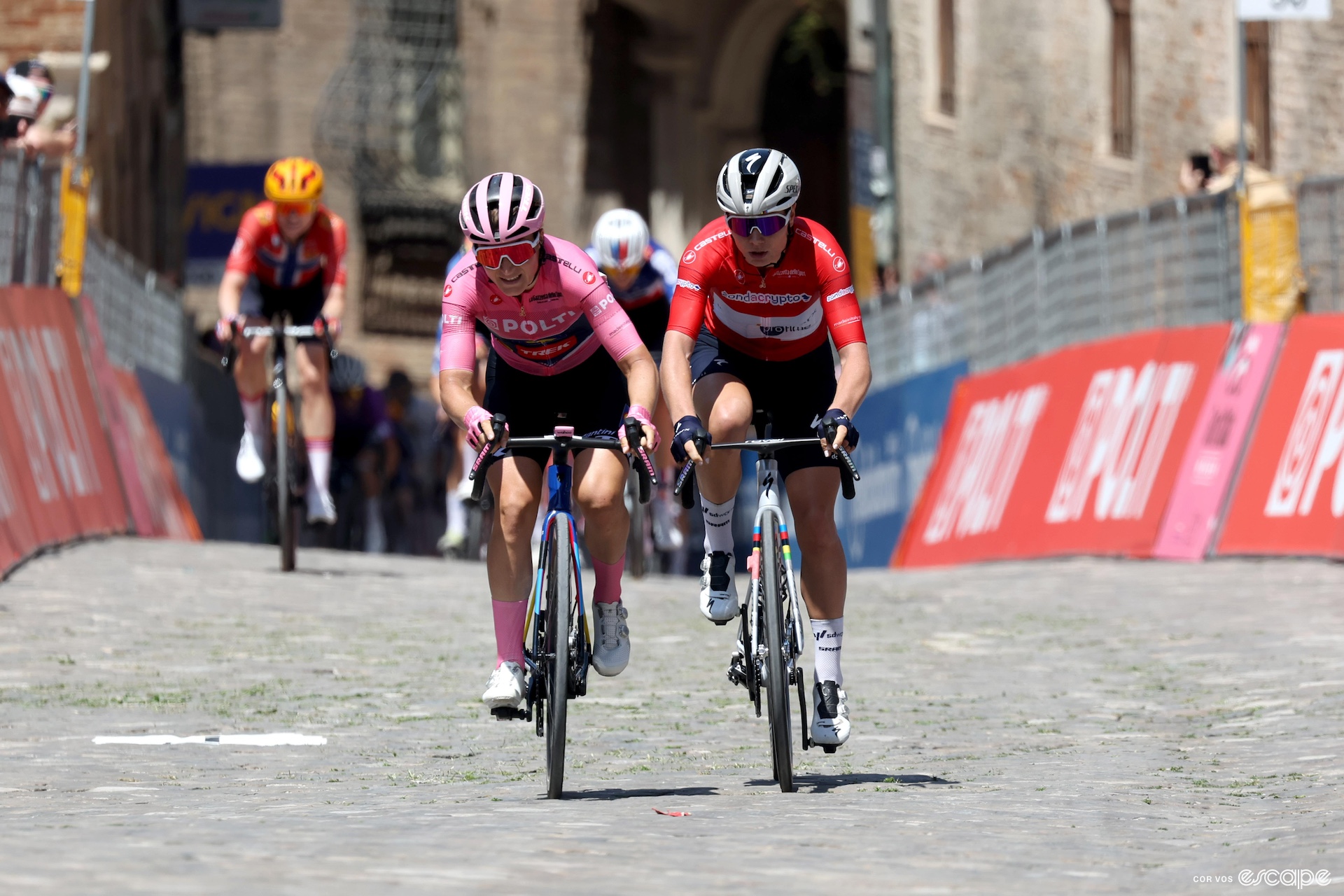 Longo Borghini crosses the finish line just ahead of Kopecky during the Giro 