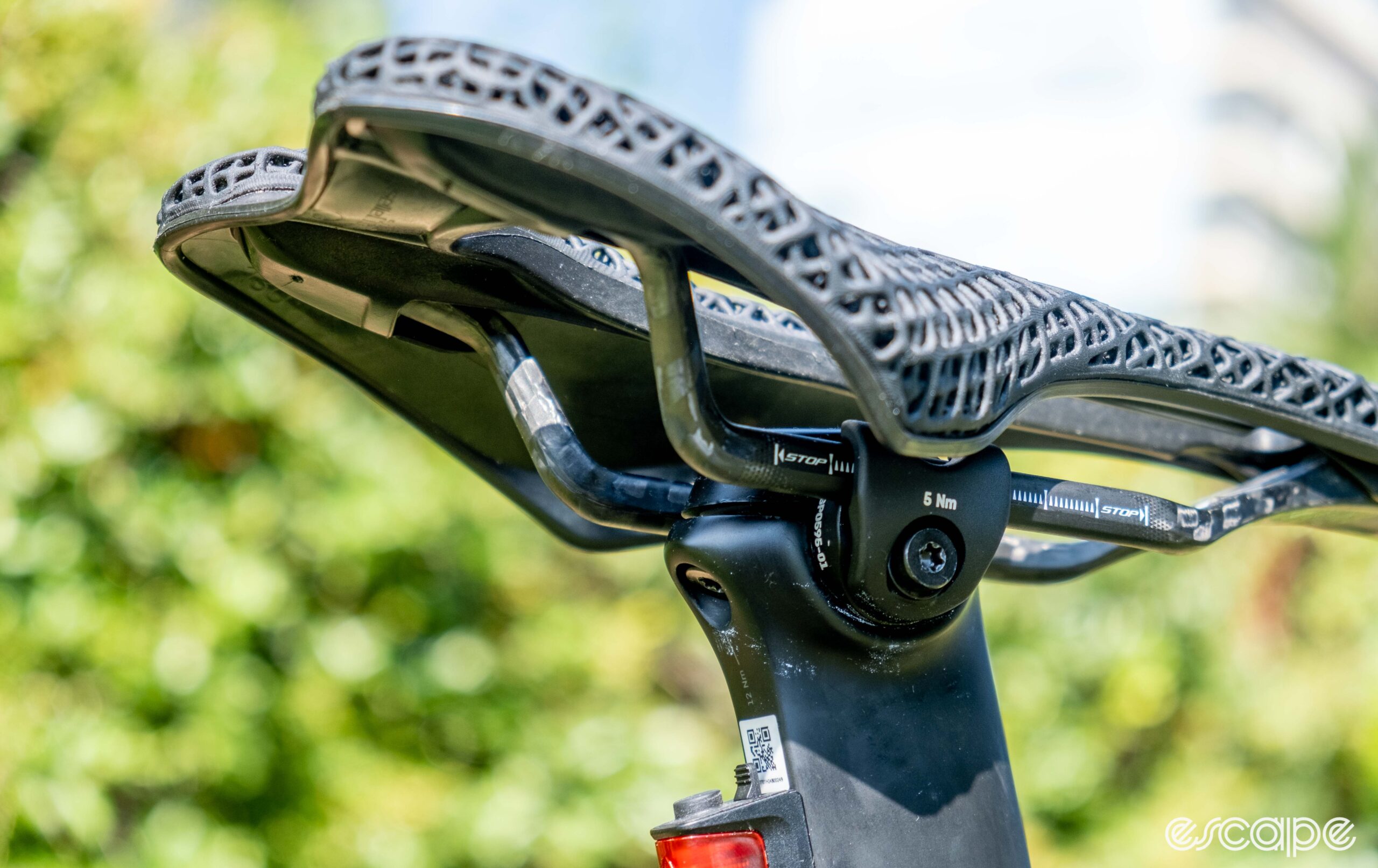 The photo shows the saddle clamp on Canyon's new Aeroad CFR seat post.