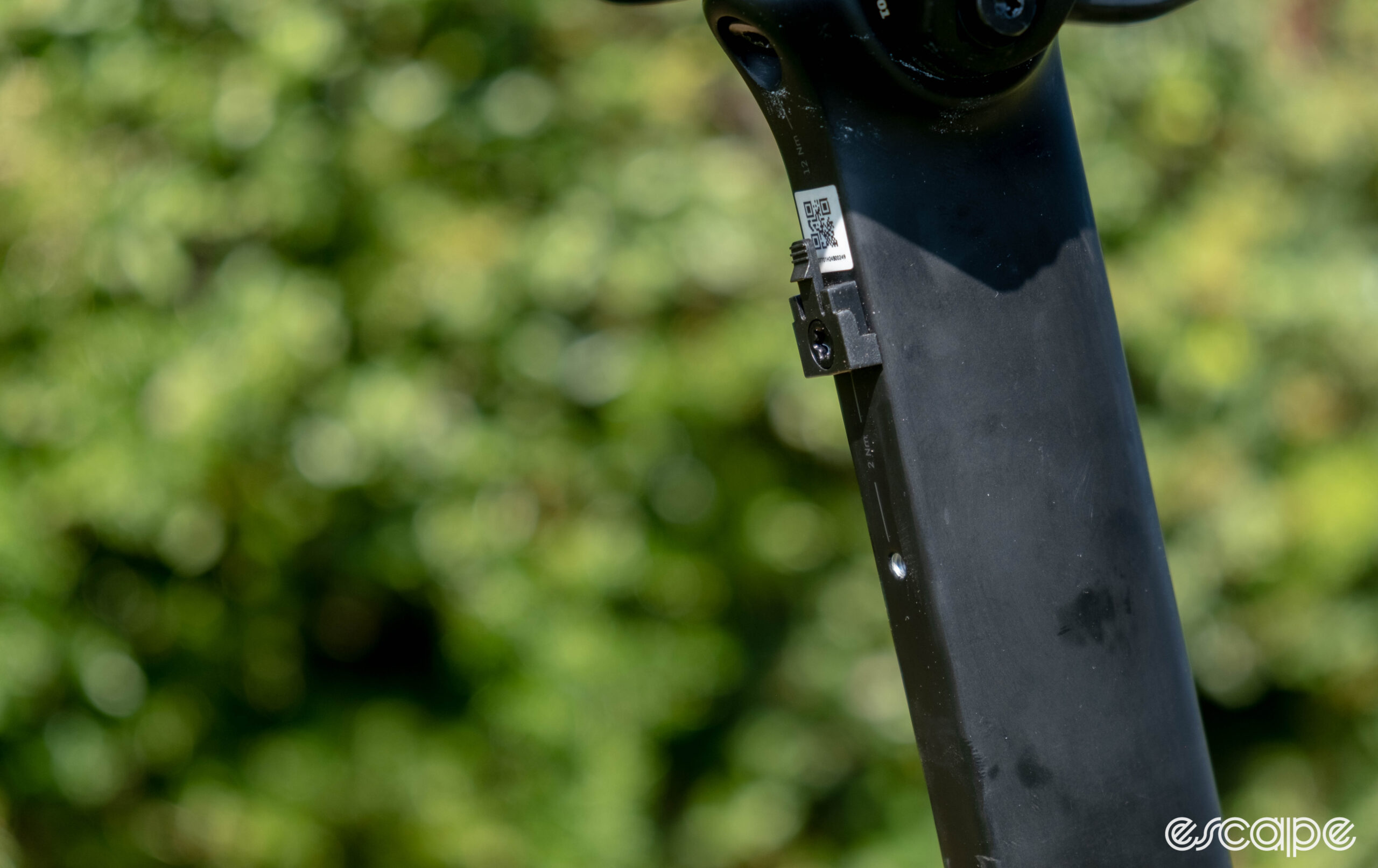 The photo shows the light mount on Canyon's new Aeroad CFR seatpost.